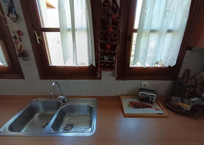 Lechonia Kato Lekhonia